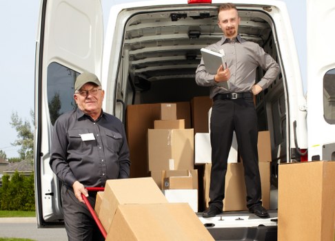 Local moving service handling access and parking in Tolworth
