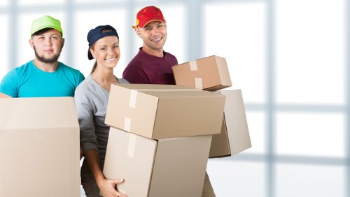 Local home moving team planning a Tolworth property removal